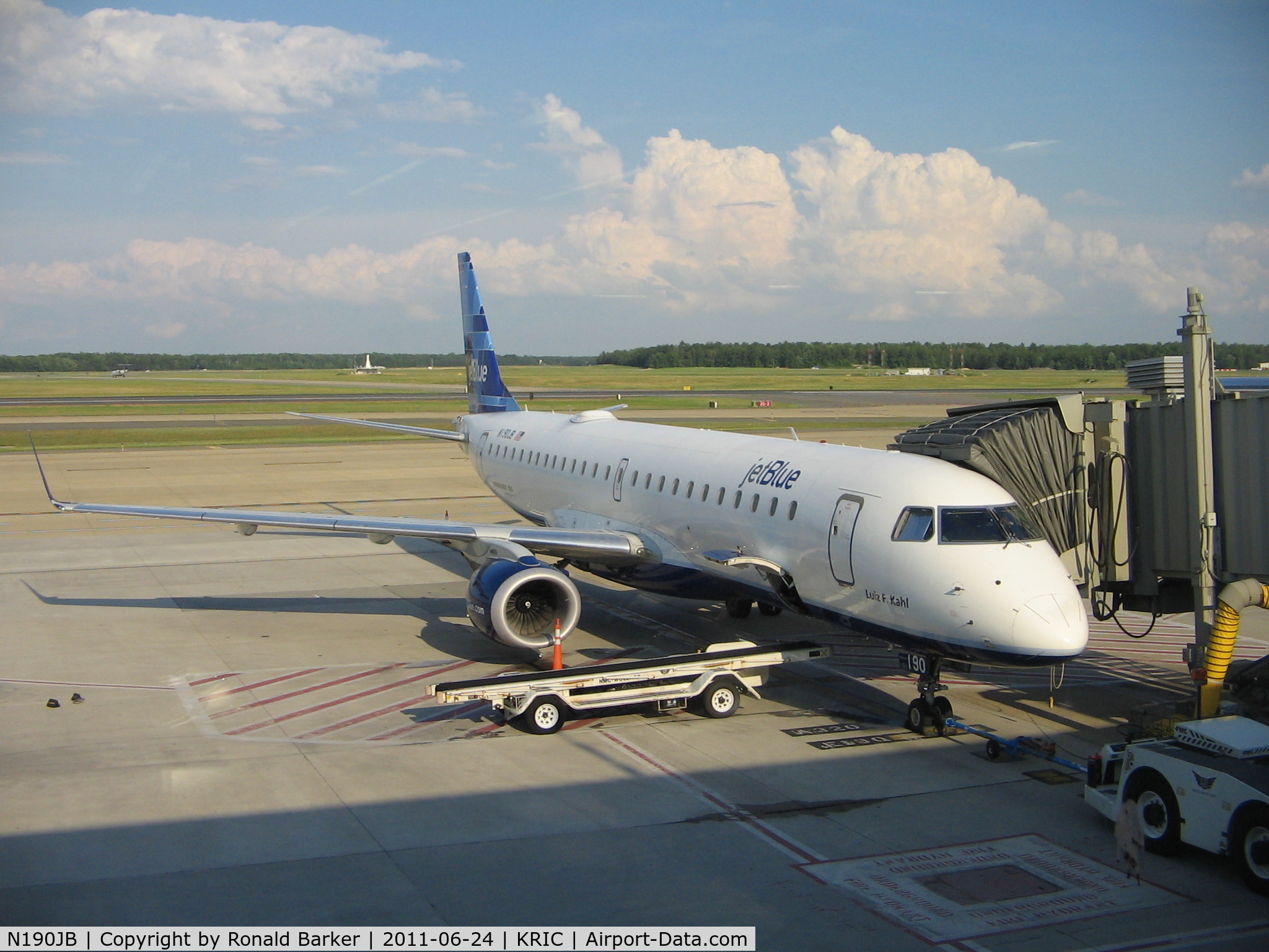 N190JB, 2005 Embraer 190AR (ERJ-190-100IGW) C/N 19000011, Richmond