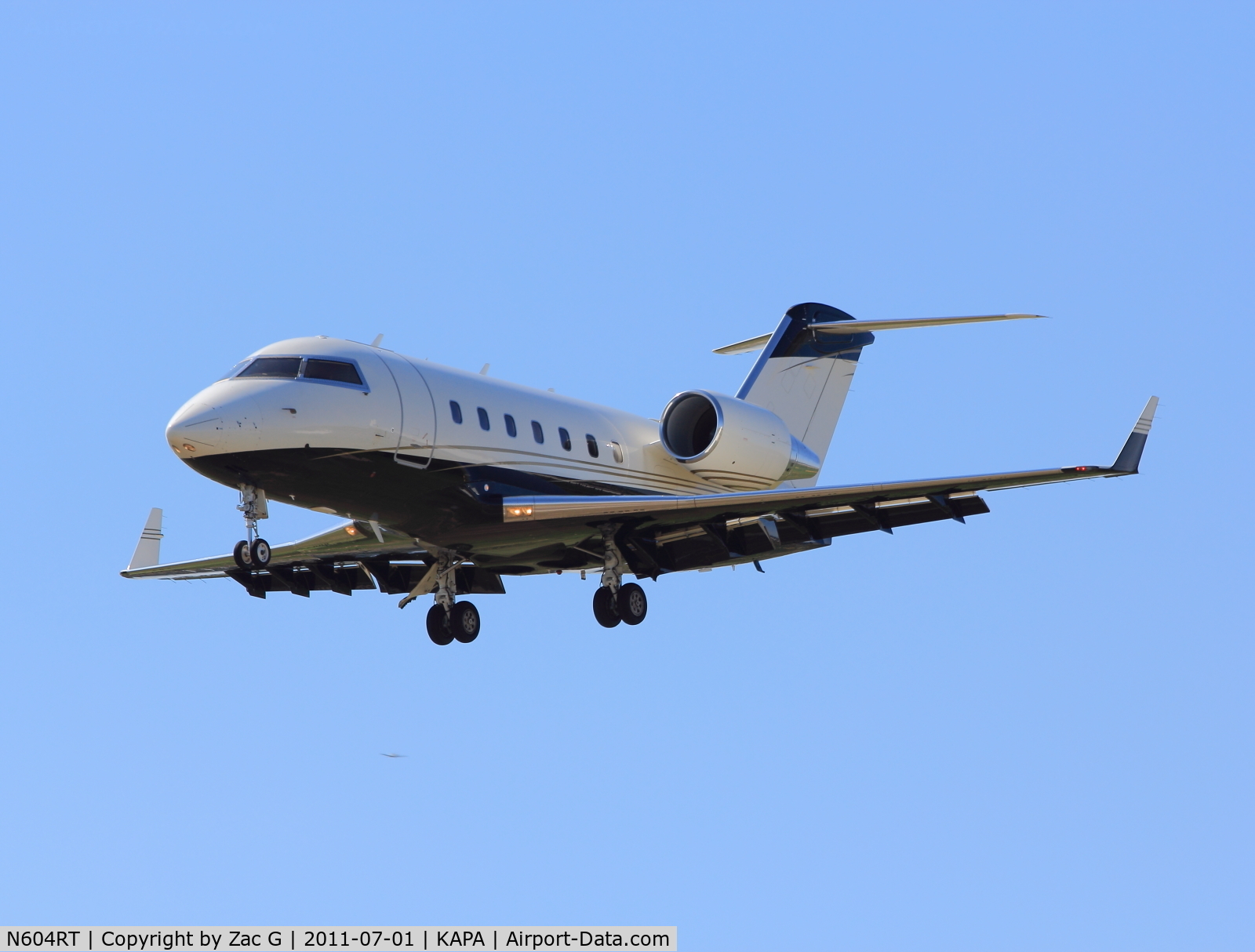 N604RT, 2001 Bombardier Challenger 604 (CL-600-2B16) C/N 5497, Landing on 17L.