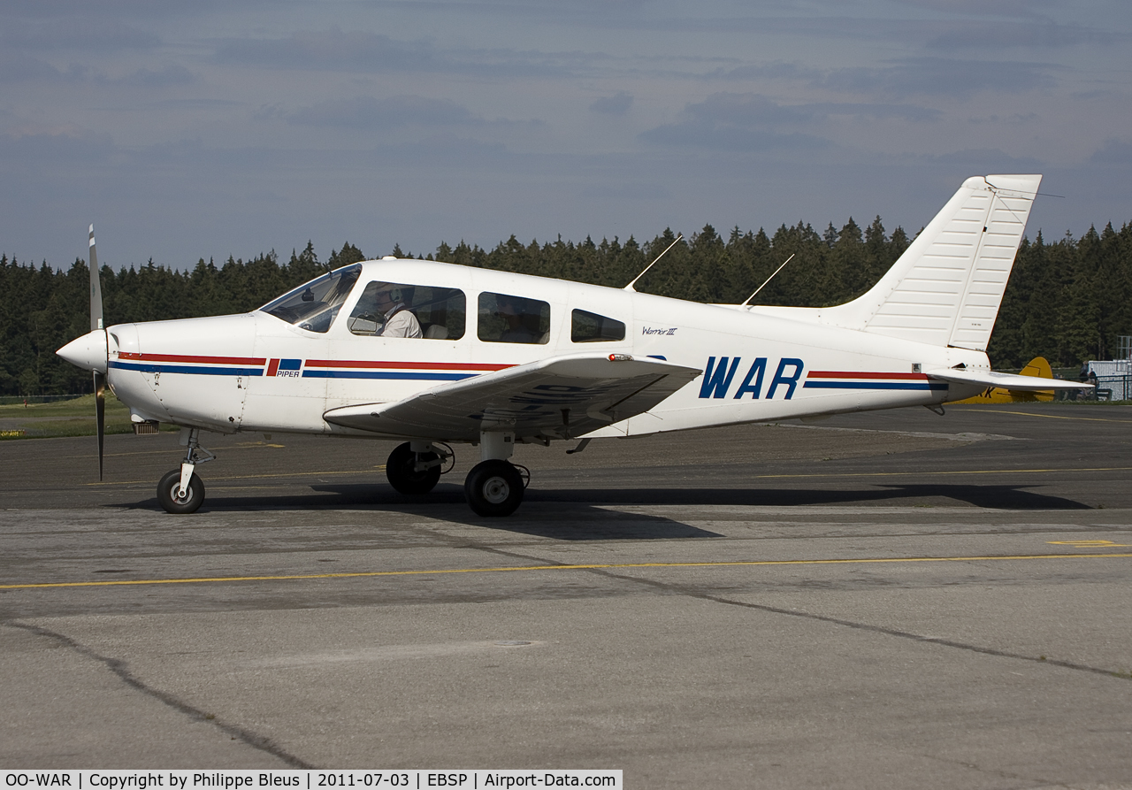 OO-WAR, Piper PA-28-161 Warrior III C/N 28-16112, Warrior III taxiing to rwy 05 for take off.