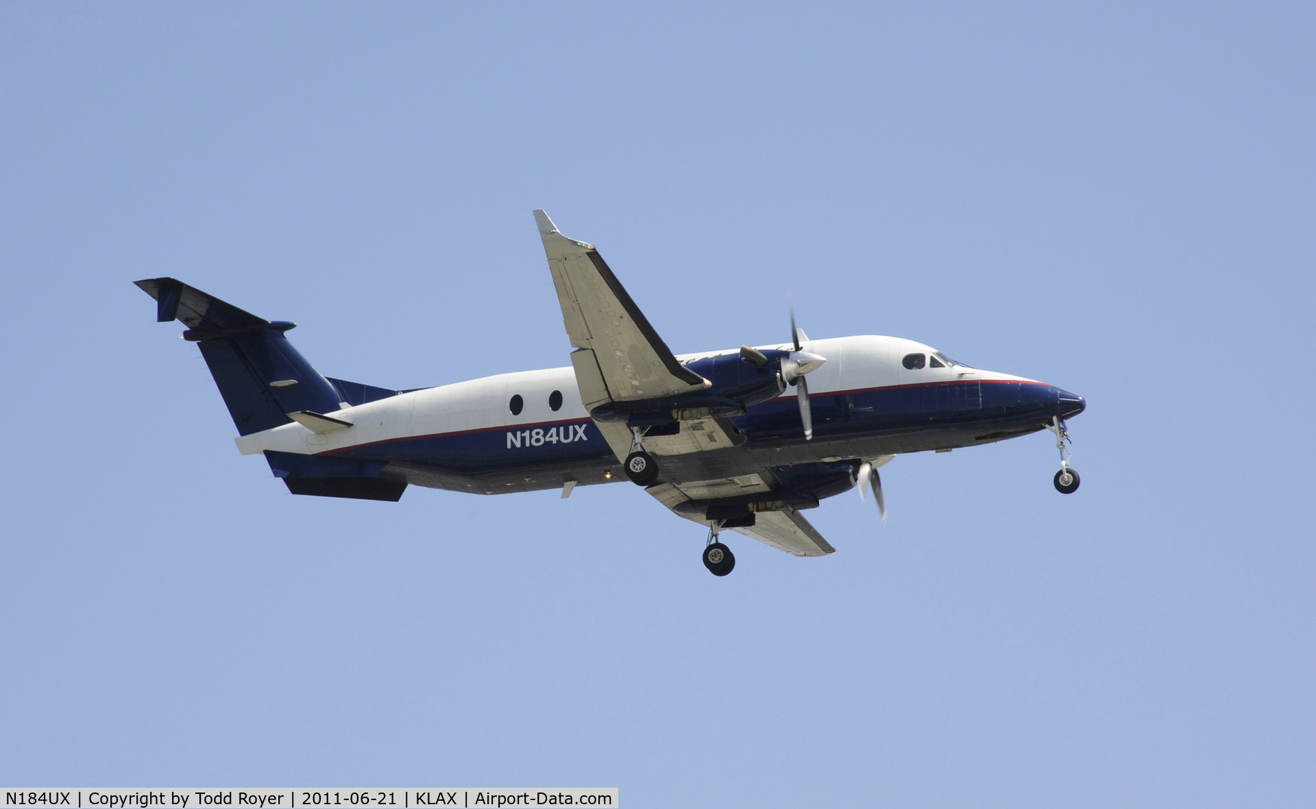 N184UX, 1995 Beech 1900D C/N UE-184, Landing at LAX
