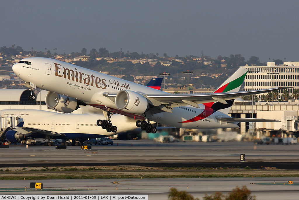 A6-EWI, 2008 Boeing 777-21H/LR C/N 35589, Emirates A6-EWI departing RWY 25R.