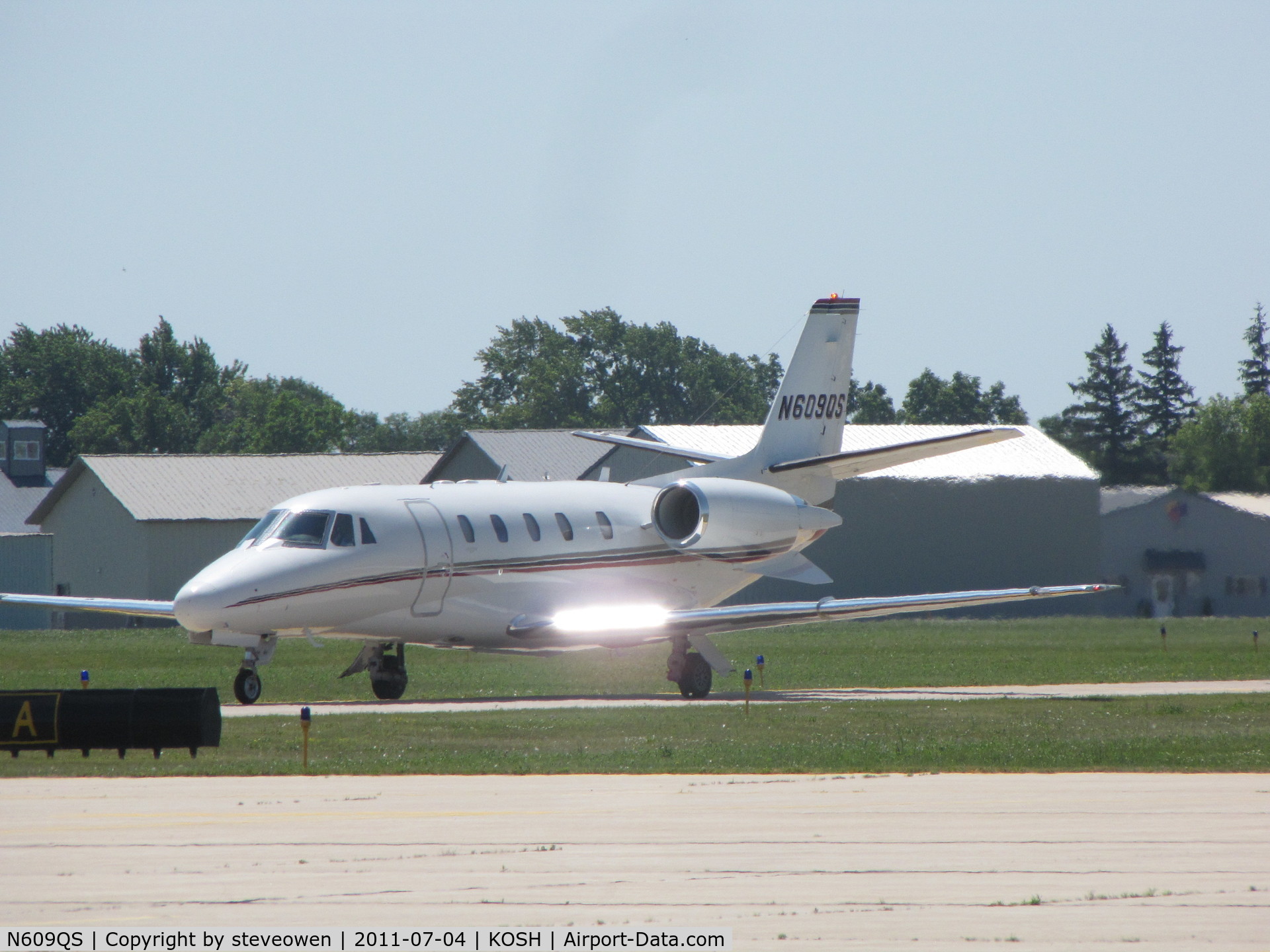 N609QS, 2004 Cessna 560XL Citation XLS C/N 560-5522, Taxiing into the Orion FBO Ramp