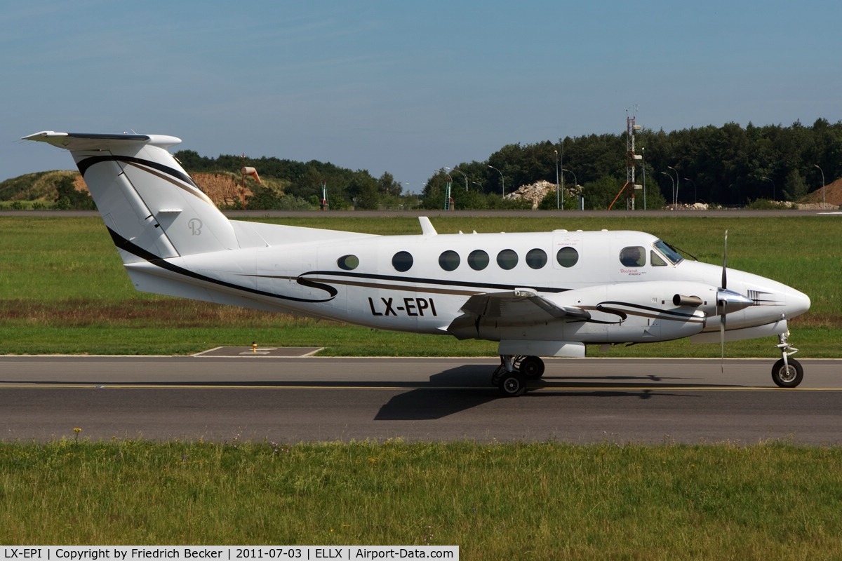 LX-EPI, 2007 Hawker Beechcraft B200 King Air C/N BB-1995, taxying to the active