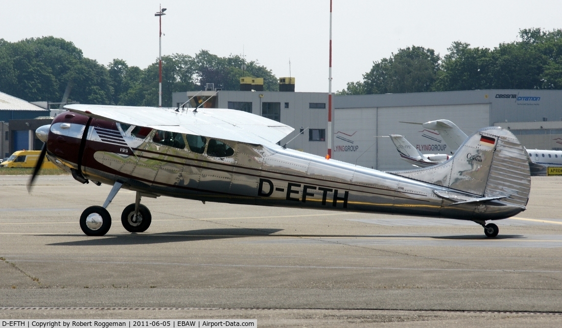 D-EFTH, 1953 Cessna 195B Businessliner C/N 16087, Fly in.