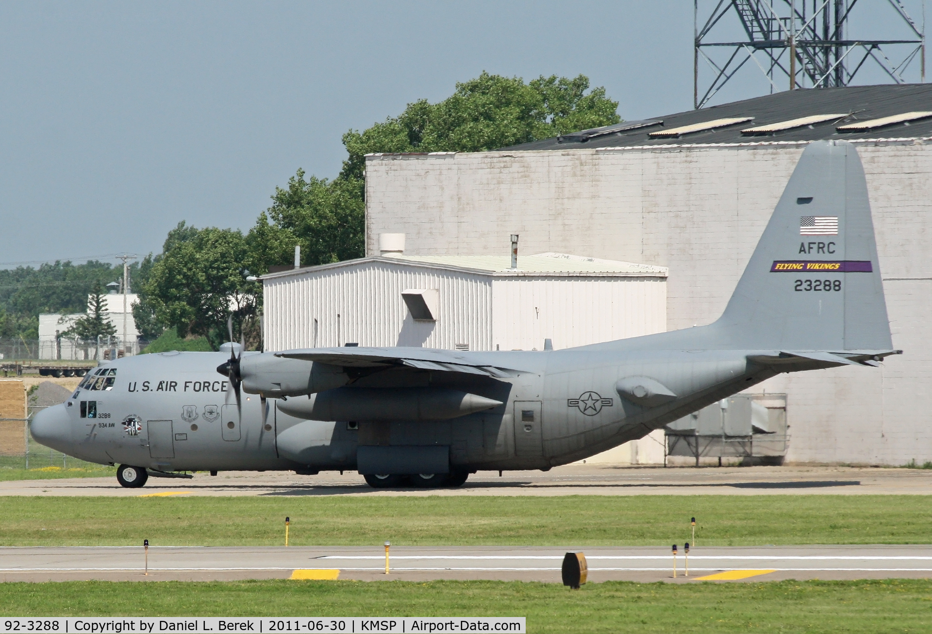92-3288, 1992 Lockheed C-130H Hercules C/N 382-5353, A smart-looking Hercules departs from the Minnesota ANG ramp at KMSP.