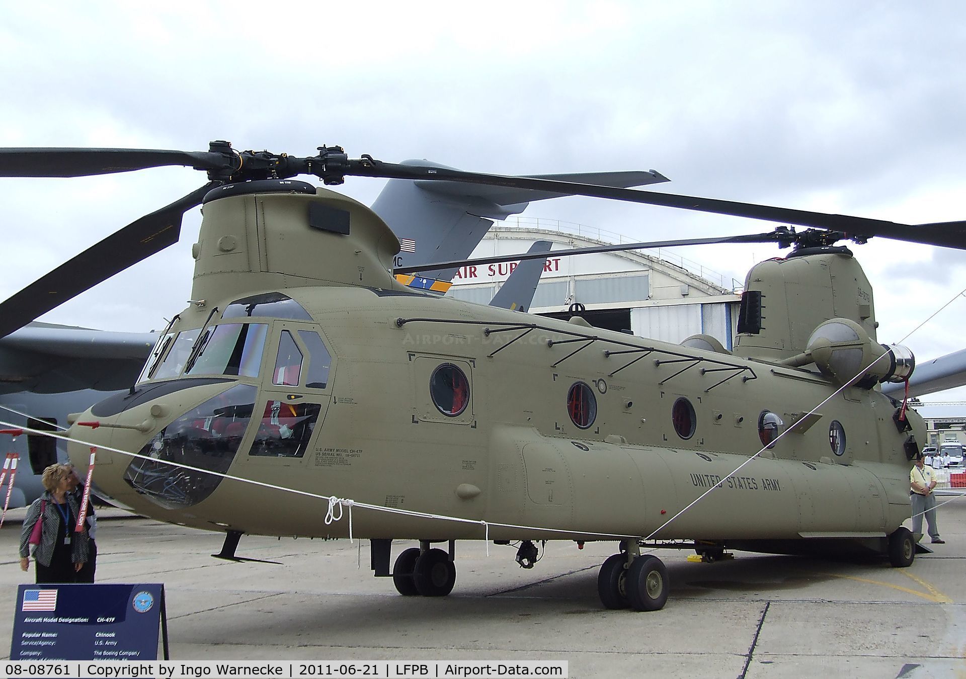 08-08761, 2008 Boeing CH-47F Chinook C/N M8761, Boeing CH-47F Chinook of the US Army at the Aerosalon 2011, Paris