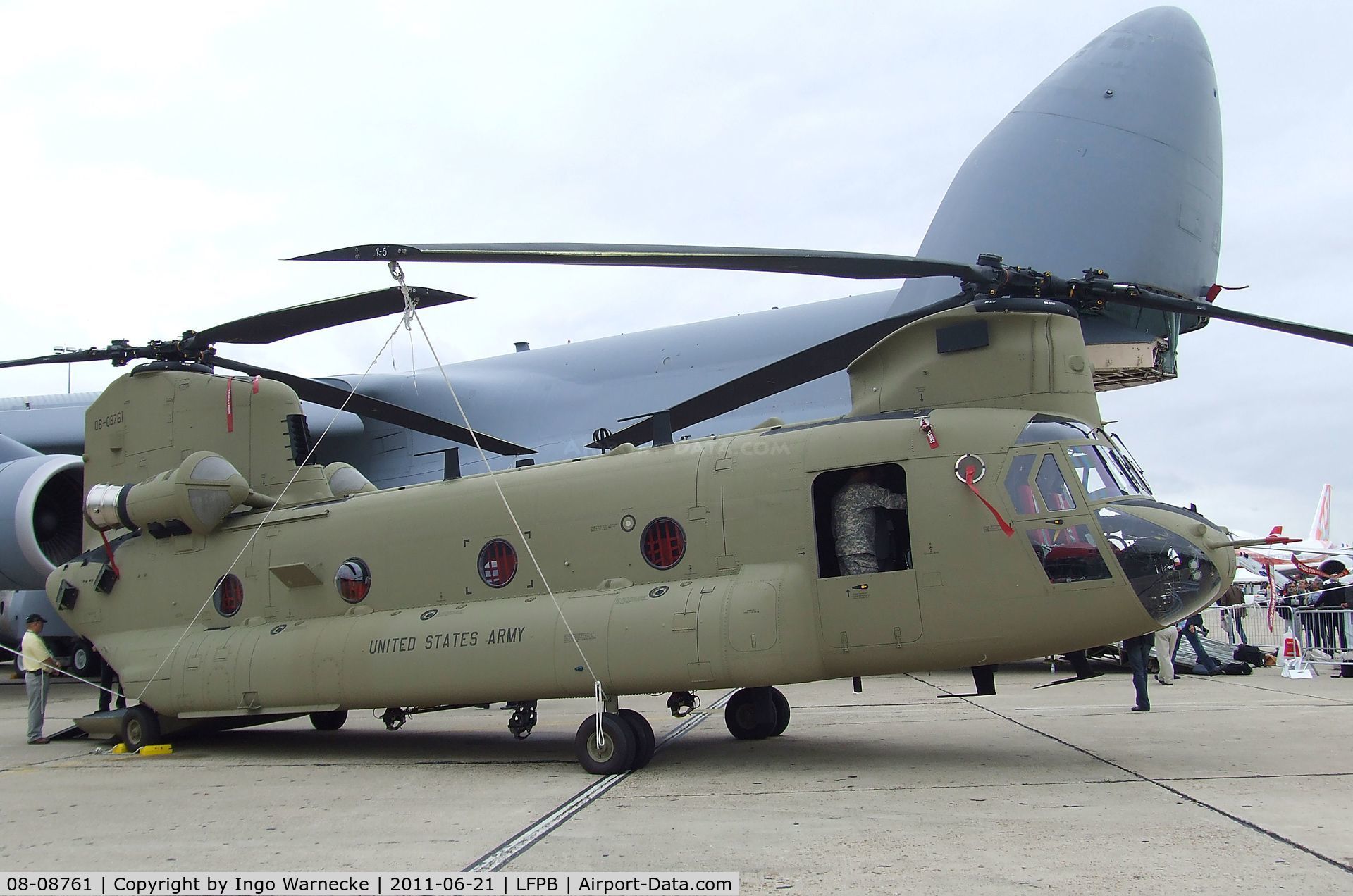08-08761, 2008 Boeing CH-47F Chinook C/N M8761, Boeing CH-47F Chinook of the US Army at the Aerosalon 2011, Paris