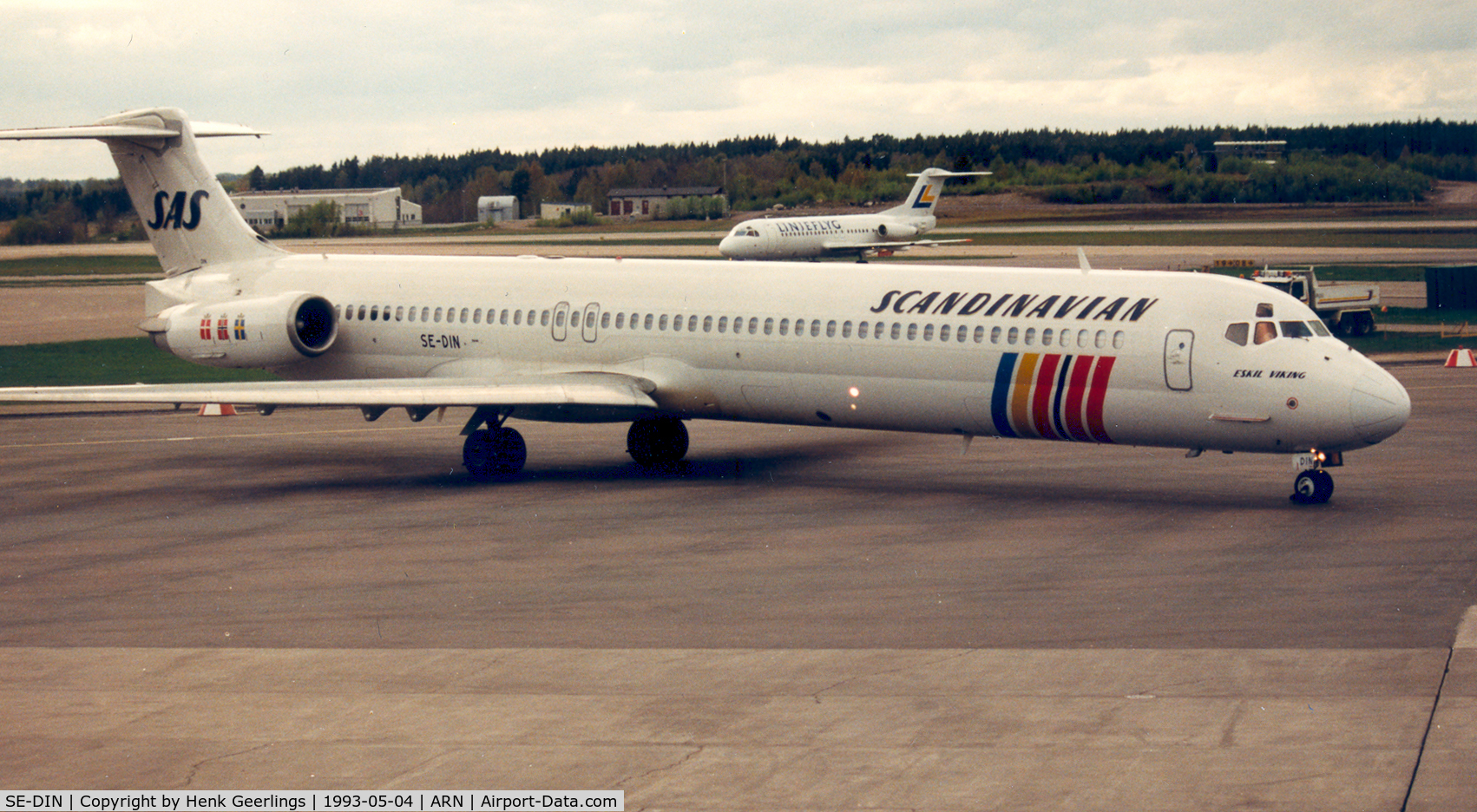 SE-DIN, 1990 McDonnell Douglas MD-82 (DC-9-82) C/N 49999, SAS
