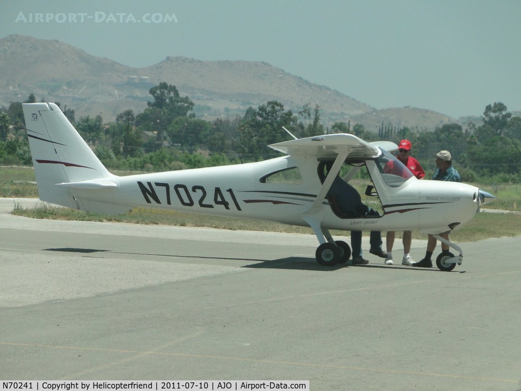 N70241, 2011 Cessna 162 Skycatcher C/N 16200067, Parked with people gathering around