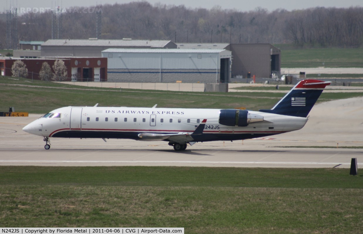 N242JS, 2004 Bombardier CRJ-200ER (CL-600-2B19) C/N 7911, US Airways CRJ-200
