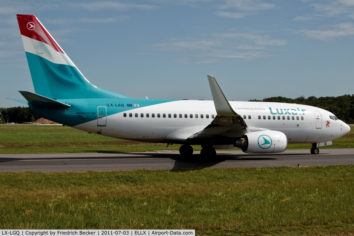 LX-LGQ, 2004 Boeing 737-7C9 C/N 33802, taxying to the active