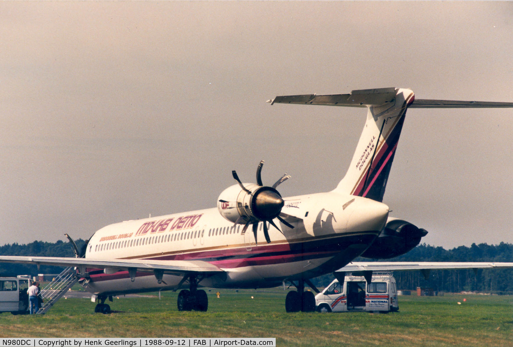 N980DC, McDonnell Douglas MD-81(UHB) C/N 48000, MD-81 Demo at Farnborough Air Show  September 1988