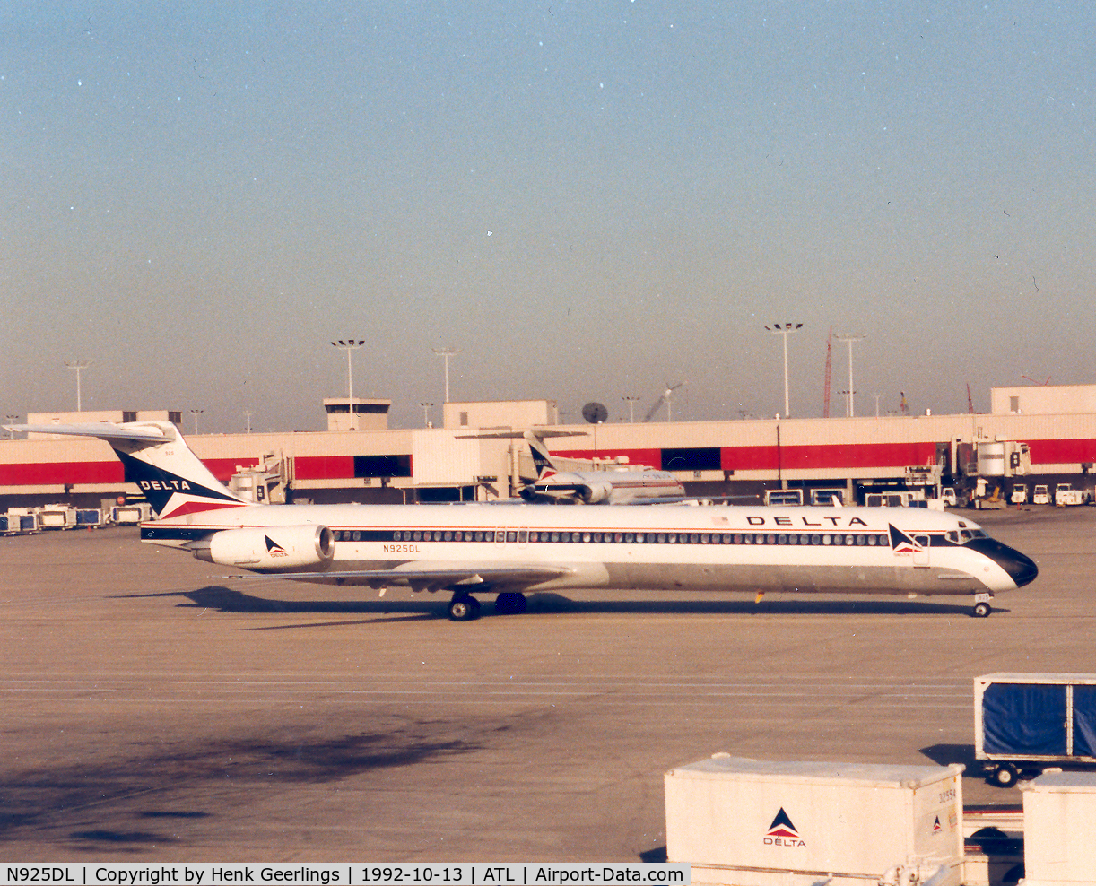 N925DL, 1988 McDonnell Douglas MD-88 C/N 49712, Delta
