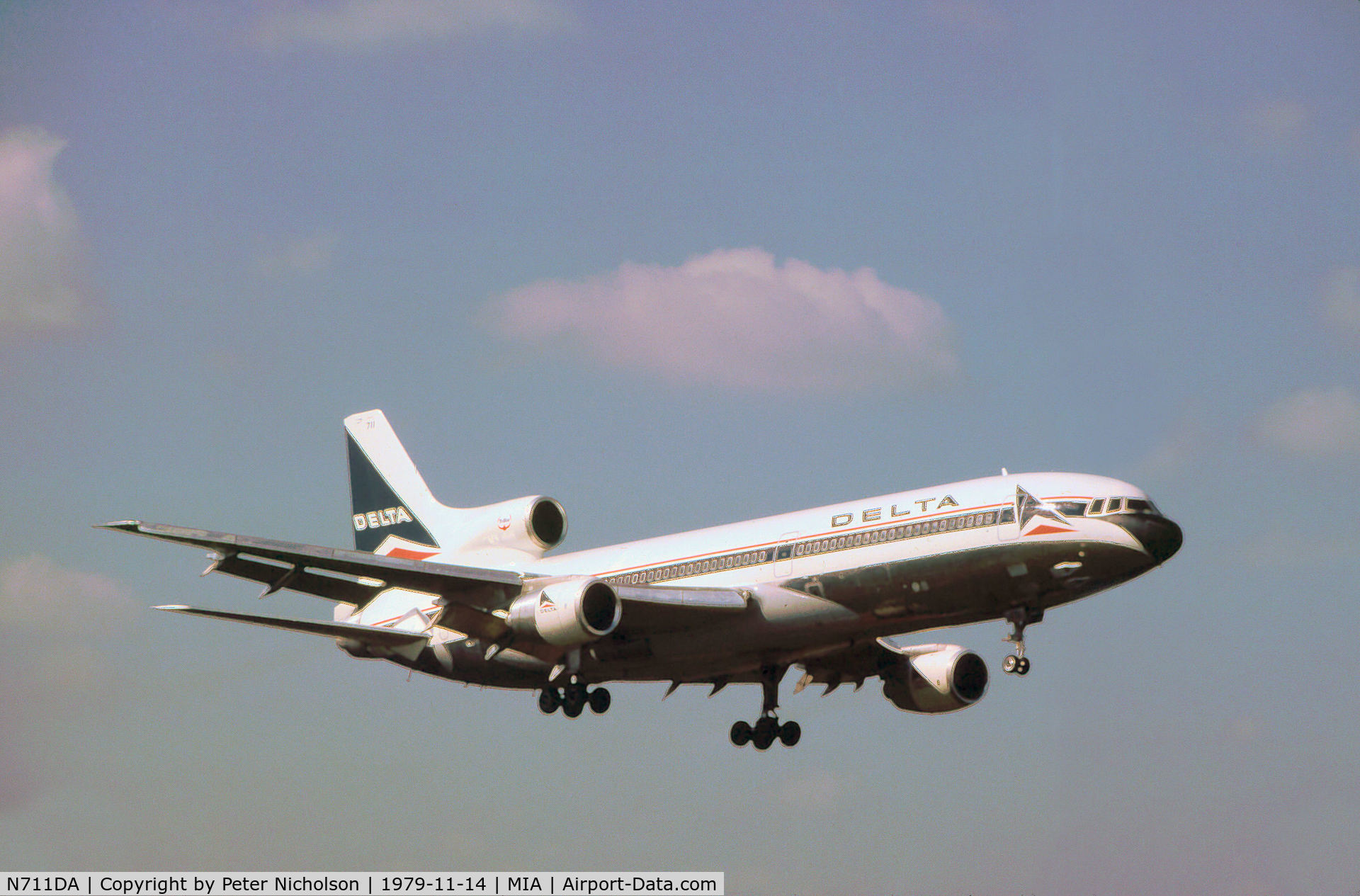 N711DA, 1974 Lockheed L-1011-385-1 TriStar 50 C/N 193C-1086, Lockheed L-1011 TriStar of Delta Air Lines on final approach to Miami International in November 1979.