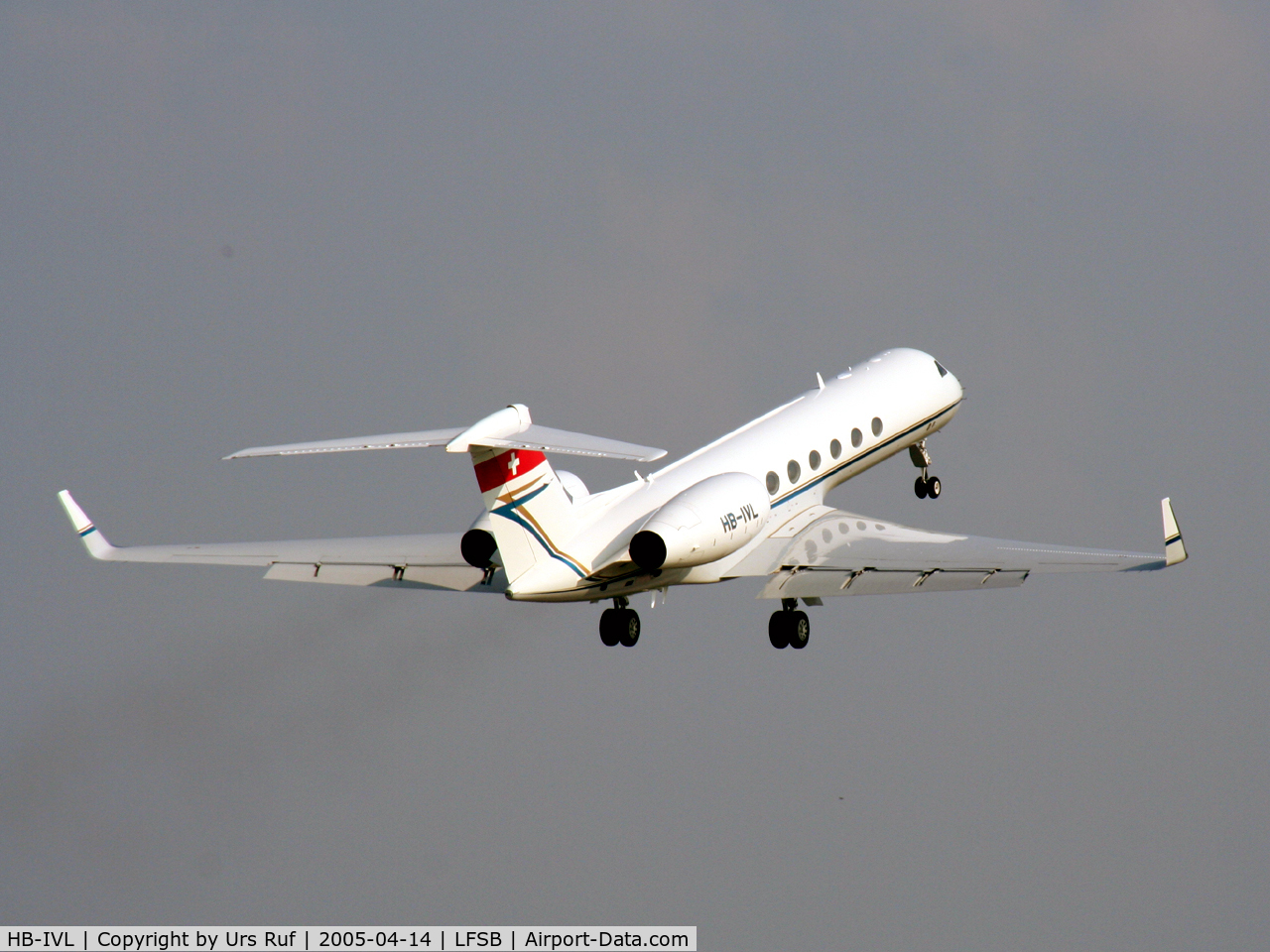 HB-IVL, Gulfstream Aerospace 5 C/N 513, Departing runway 15 to somewhere