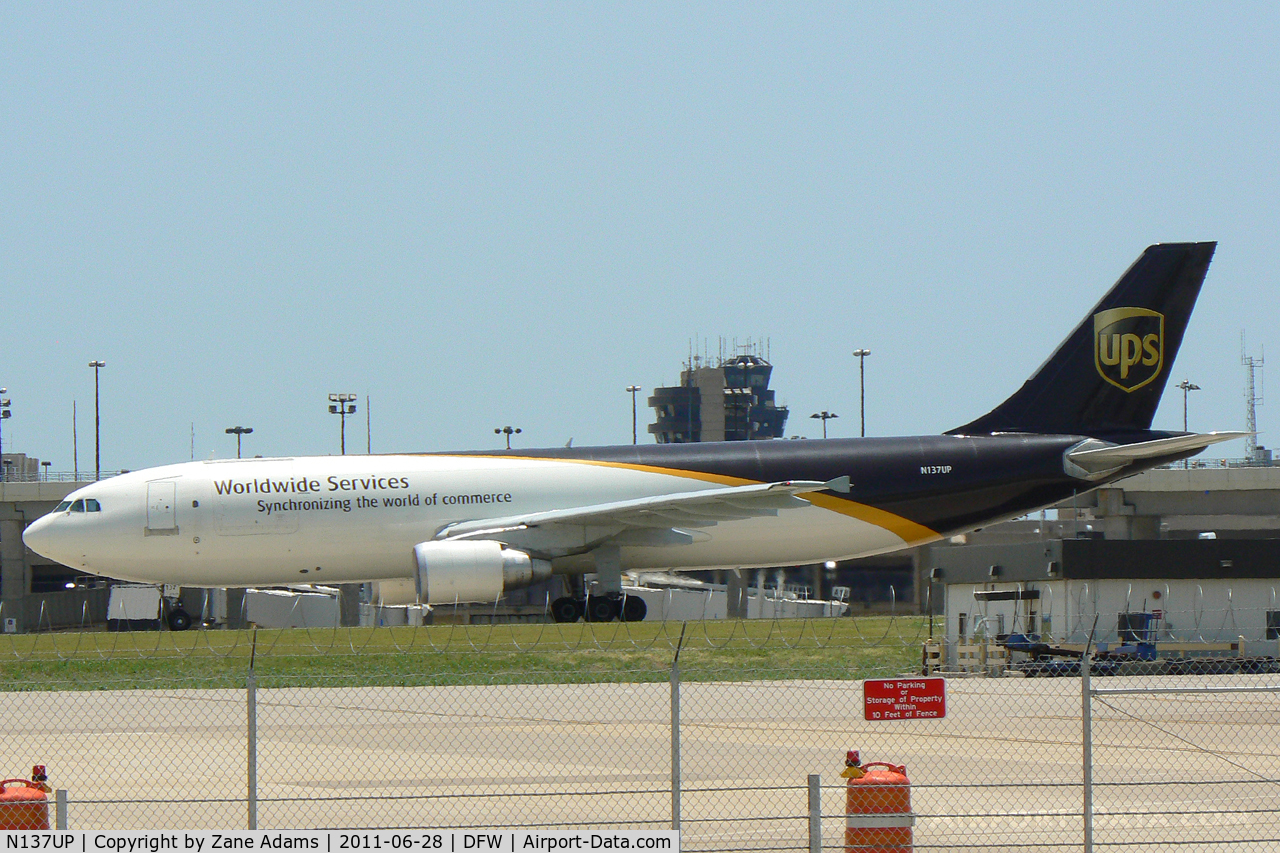 N137UP, 2001 Airbus A300F4-622R C/N 820, UPS at DFW Airport