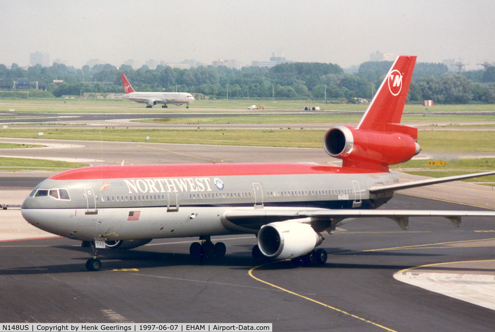 N148US, 1973 Douglas DC-10-40 C/N 46757, Northwest. In the background B767 from Martinair lsd to Virgin