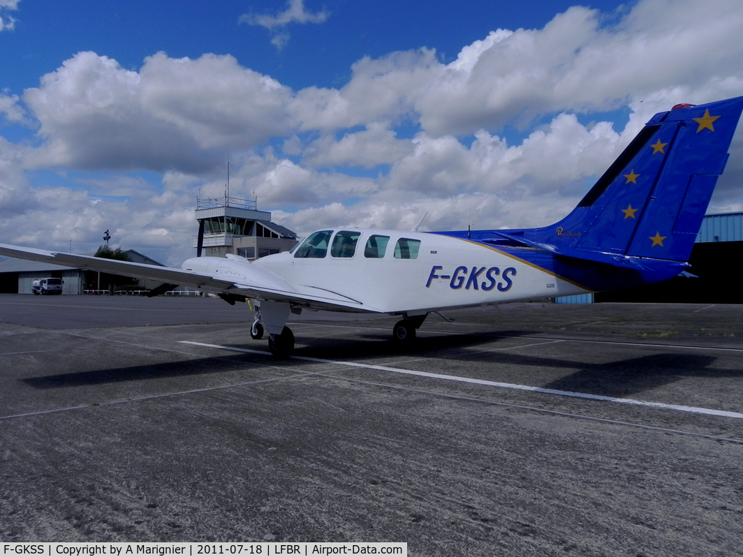 F-GKSS, 1971 Beech 58 Baron C/N TH-154, On the tarmac, at the fuel pumps, arriving from Paris le Bourget (LFPB)