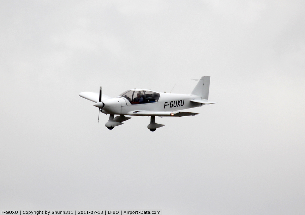 F-GUXU, Robin R-2120U C/N 368, Landing rwy 32R
