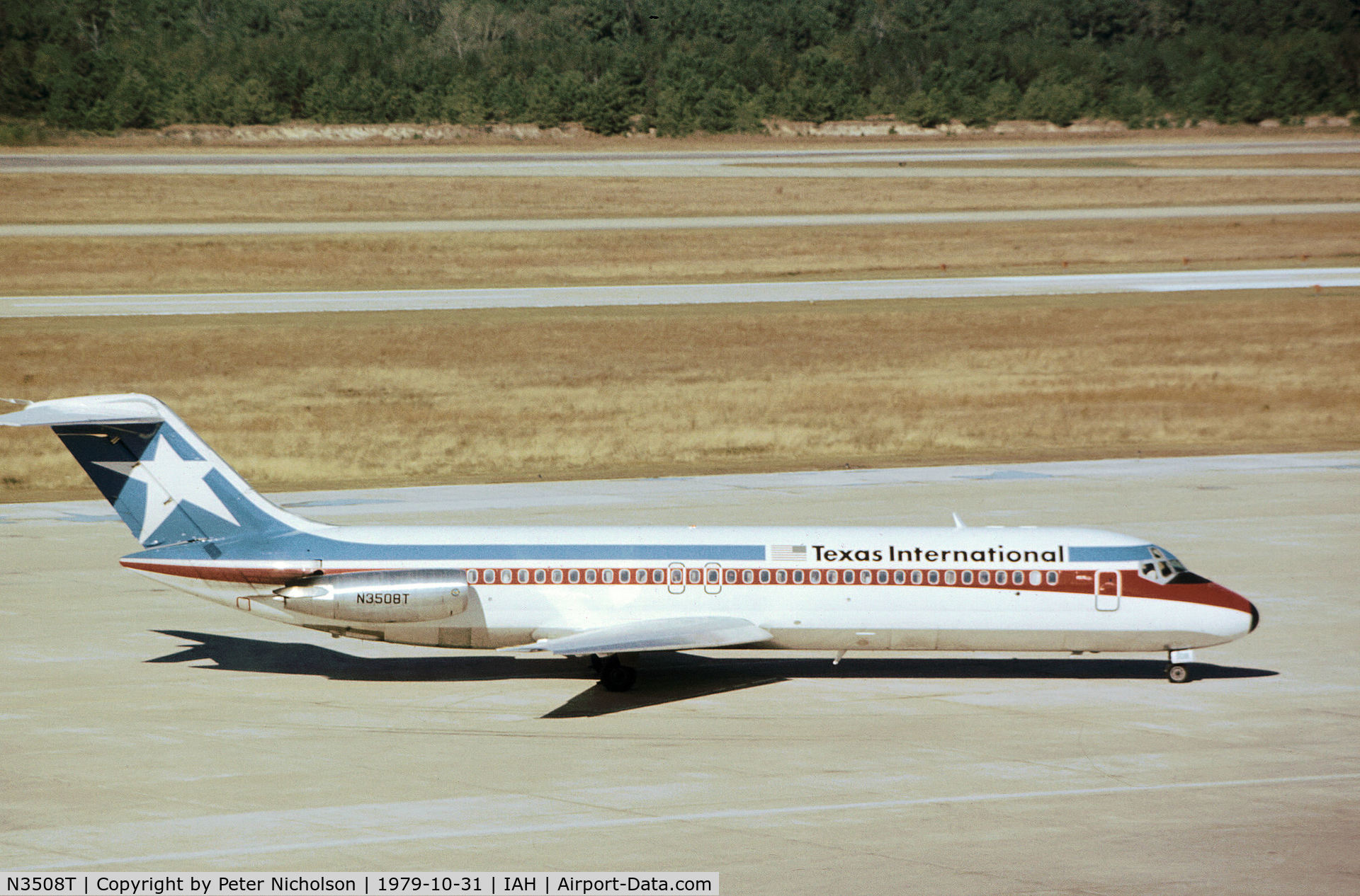 N3508T, 1979 McDonnell Douglas DC-9-32 C/N 47797, DC-9-32 of Texas International Airlines arriving at Houston International in October 1979.