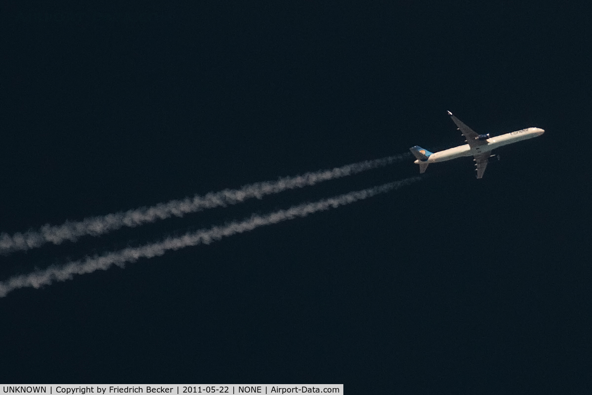 UNKNOWN, Contrails Various C/N Unknown, Condor B757-300 cruising southbound