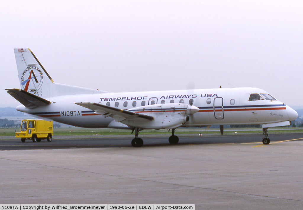 N109TA, 1988 Saab 340A C/N 340A-121, Tempelhof Airways USA / Taxiing in after flight from Berlin-Tempelhof to Dortmund.