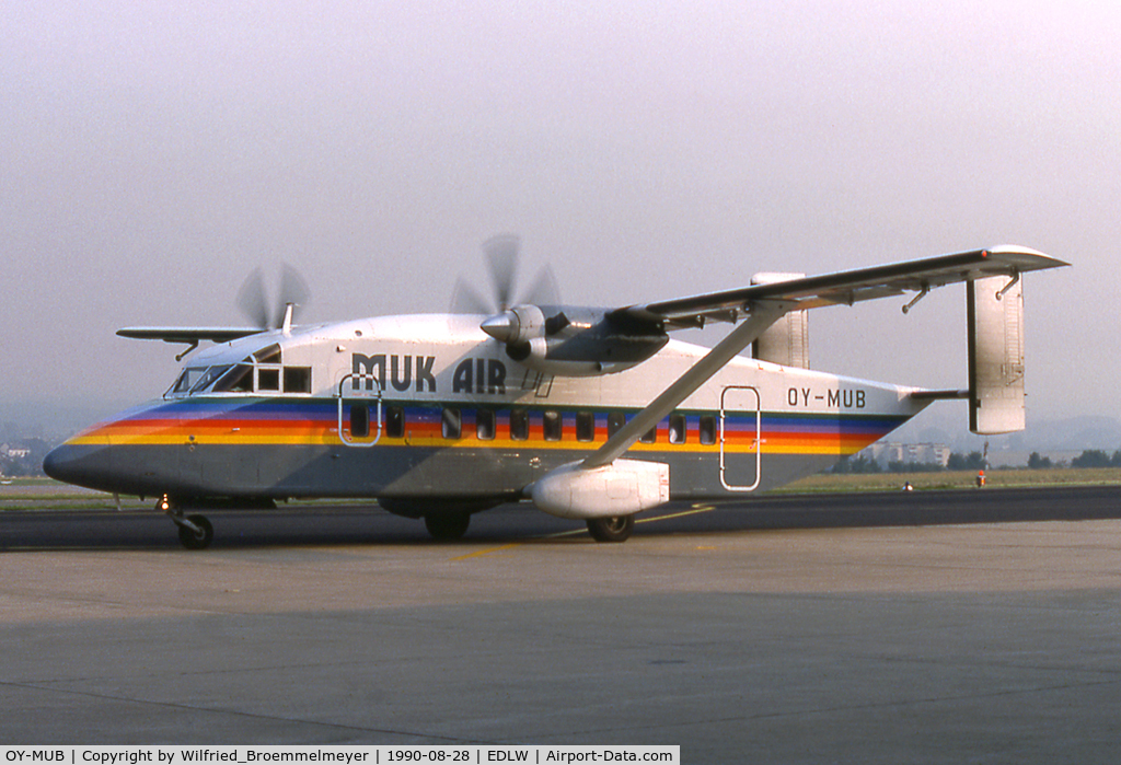 OY-MUB, 1981 Short 330-200 C/N SH.3069, MUK AIR / Taxiing to runway.