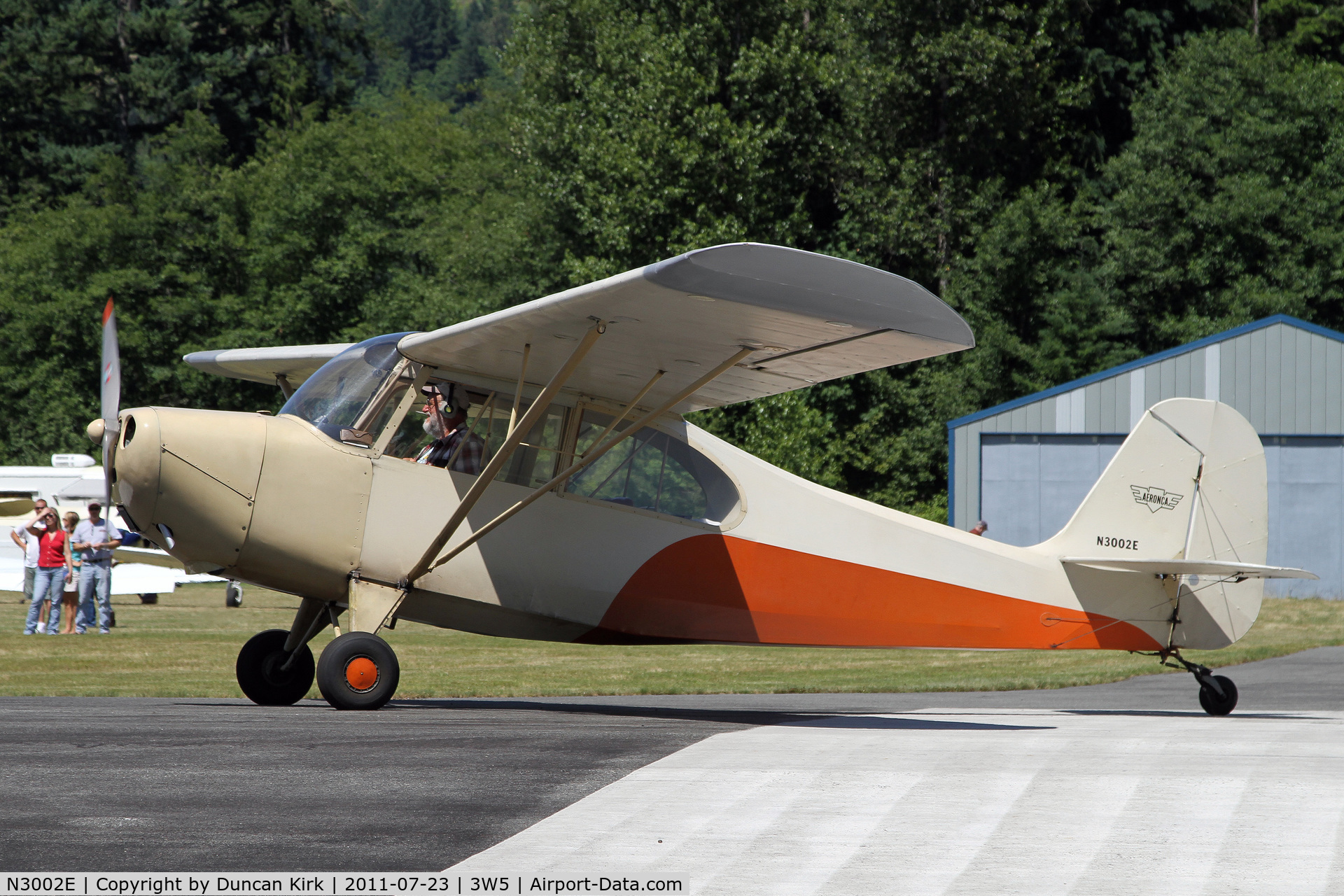 N3002E, 1946 Aeronca 7AC Champion C/N 7AC-6588, Departing the fly-in