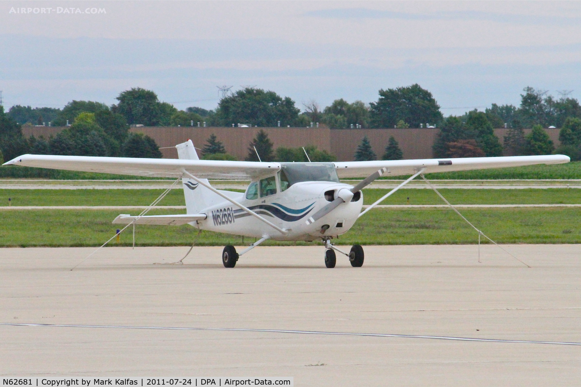 N62681, 1981 Cessna 172P C/N 17275323, Cessna 172P, N62681 on the ramp at DuPage Airport.