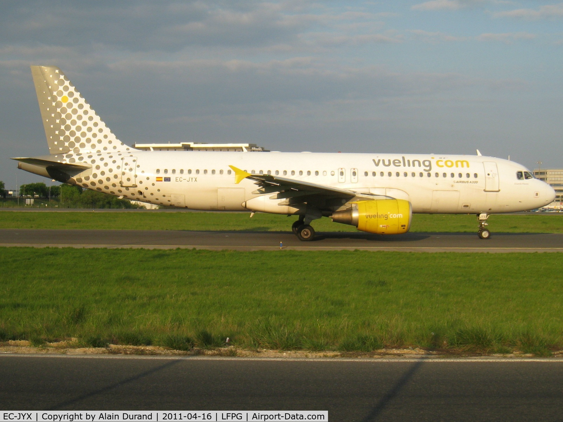 EC-JYX, 2006 Airbus A320-214 C/N 2962, Named Elisenda Masana, taxying to runway 08L