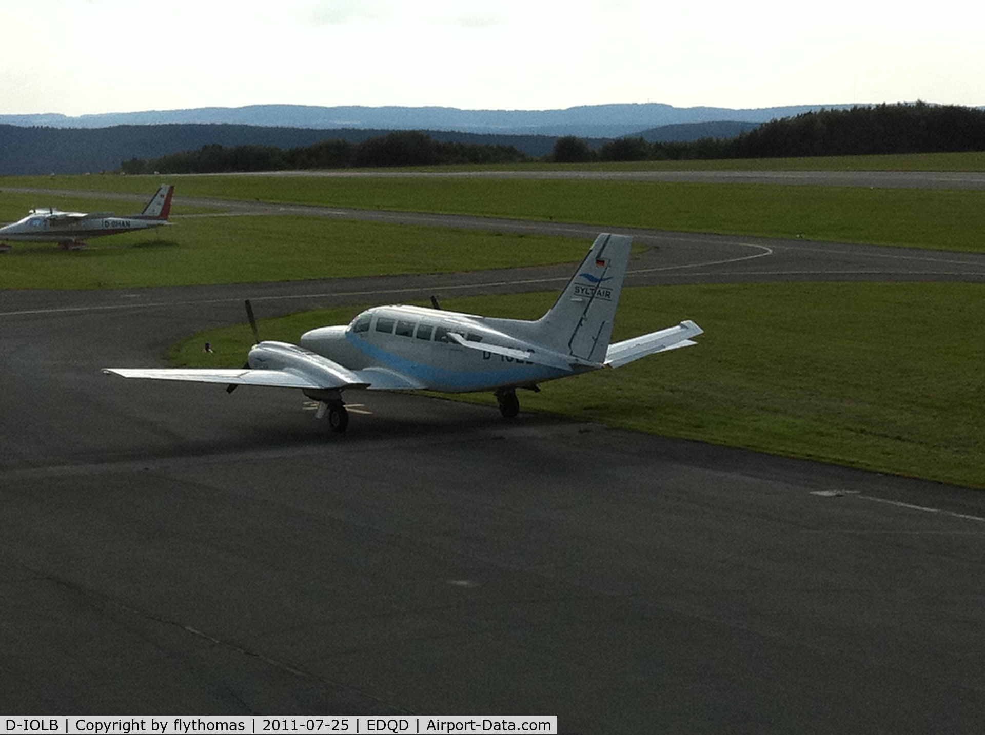 D-IOLB, Cessna 404 Titan C/N 404-0691, D-IOLB Bayreuth Airport