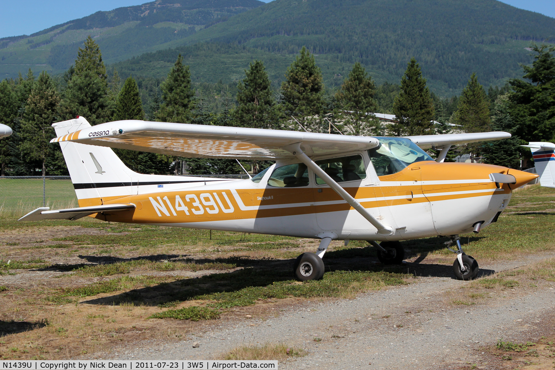 N1439U, 1976 Cessna 172M C/N 17267106, 3W5 2011