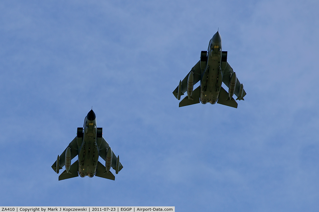 ZA410, 1983 Panavia Tornado GR.4 C/N 227/BT034/3109, Low level formation flyover with ZD743 with wings swept back.