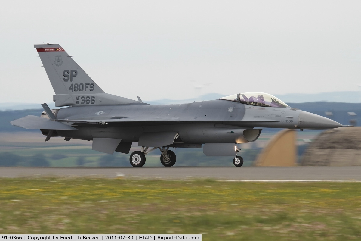 91-0366, 1991 General Dynamics F-16C Fighting Falcon C/N CC-64, decelerating after touchdown