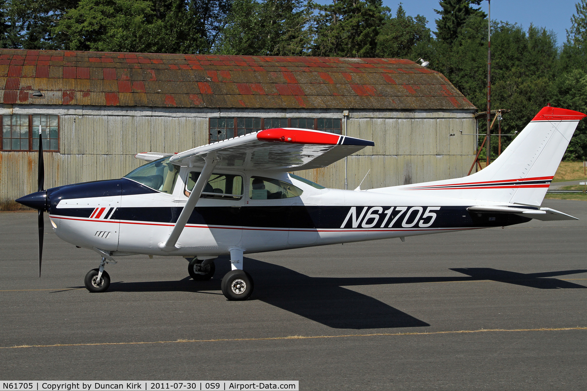 N61705, 1977 Cessna 182Q Skylane C/N 18265728, Taxiing out just as I was stepping out of my plane!