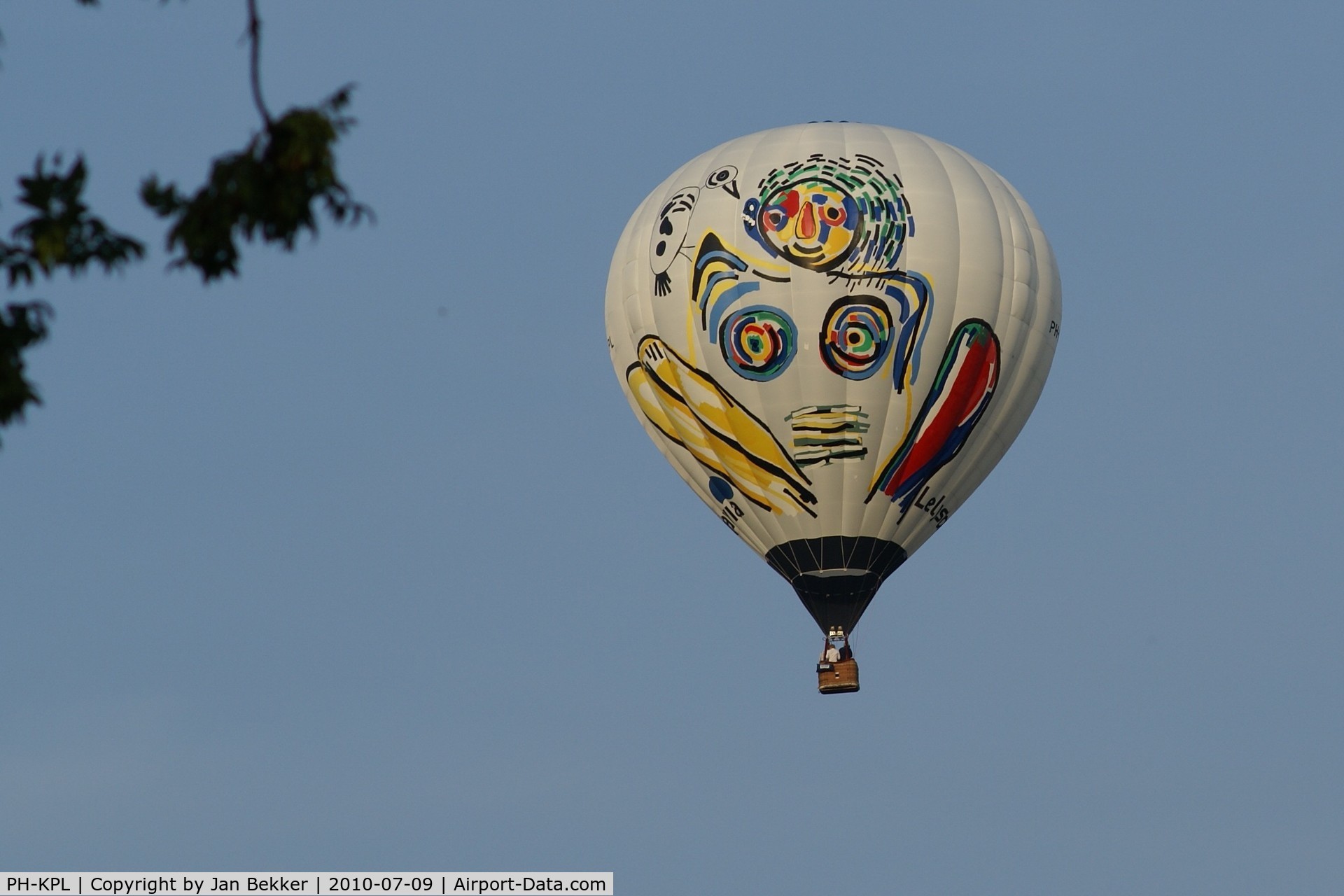 PH-KPL, 2010 Cameron Balloons Z-105 C/N 11436, Flying over our garden in Lelystad