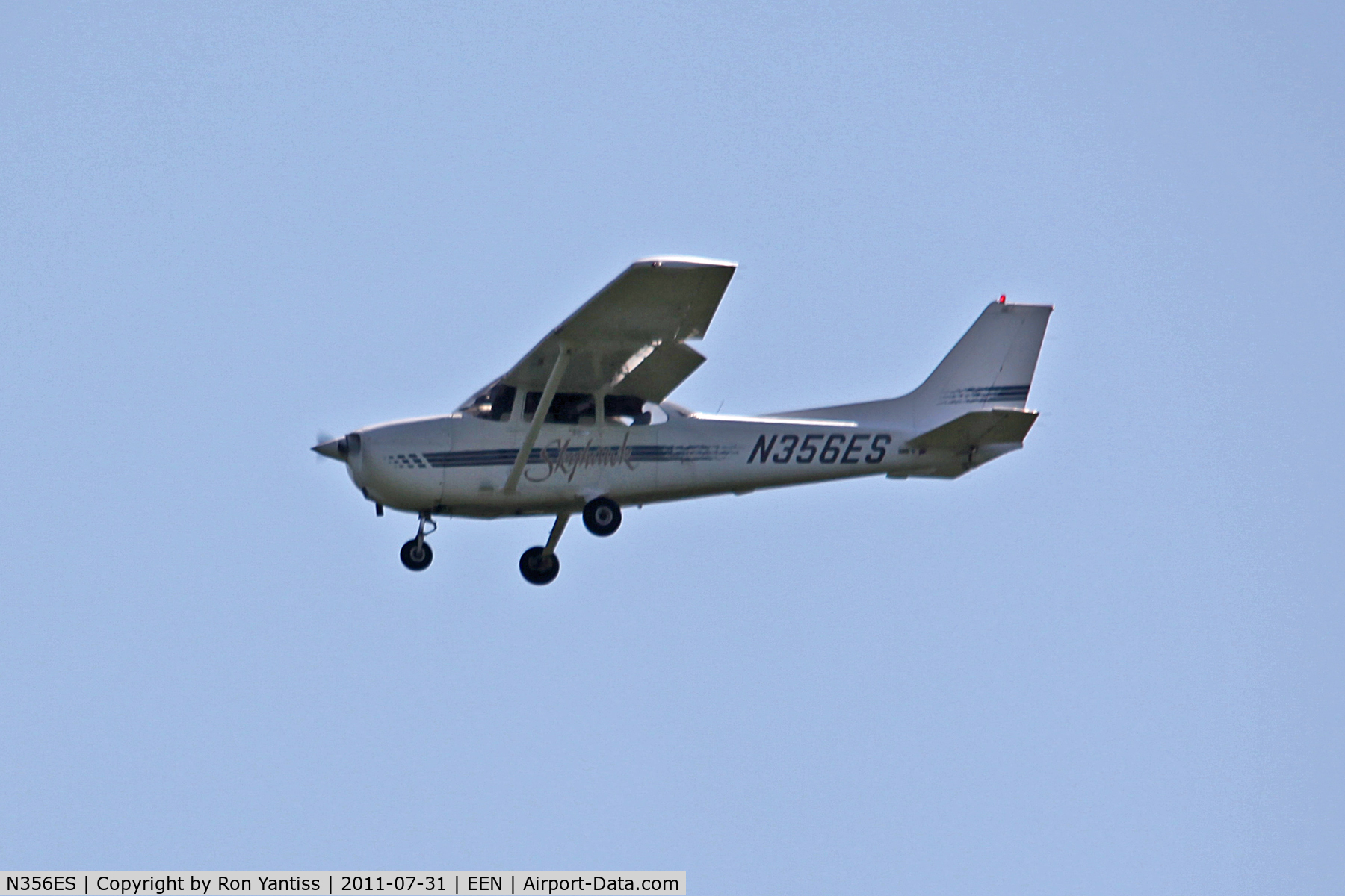 N356ES, 1997 Cessna 172R C/N 17280051, On approach to runway 02, Keene, NH
