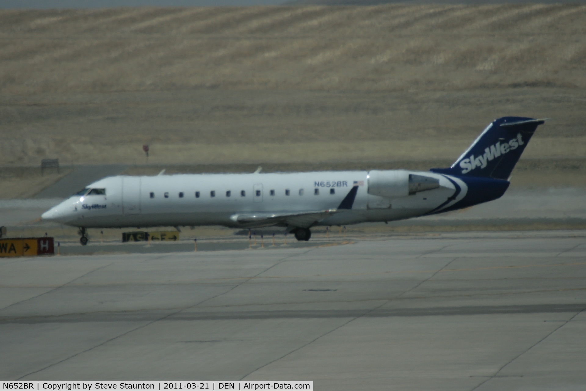 N652BR, 2000 Bombardier CRJ-200ER (CL-600-2B19) C/N 7429, Taken at Denver International Airport, in March 2011 whilst on an Aeroprint Aviation tour