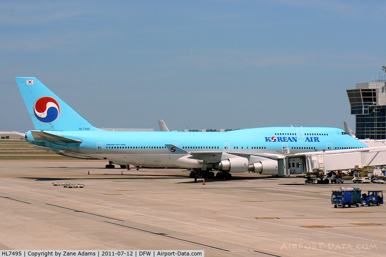 HL7495, Boeing 747-4B5 C/N 28096, Korean Air at the gate - DFW Airport