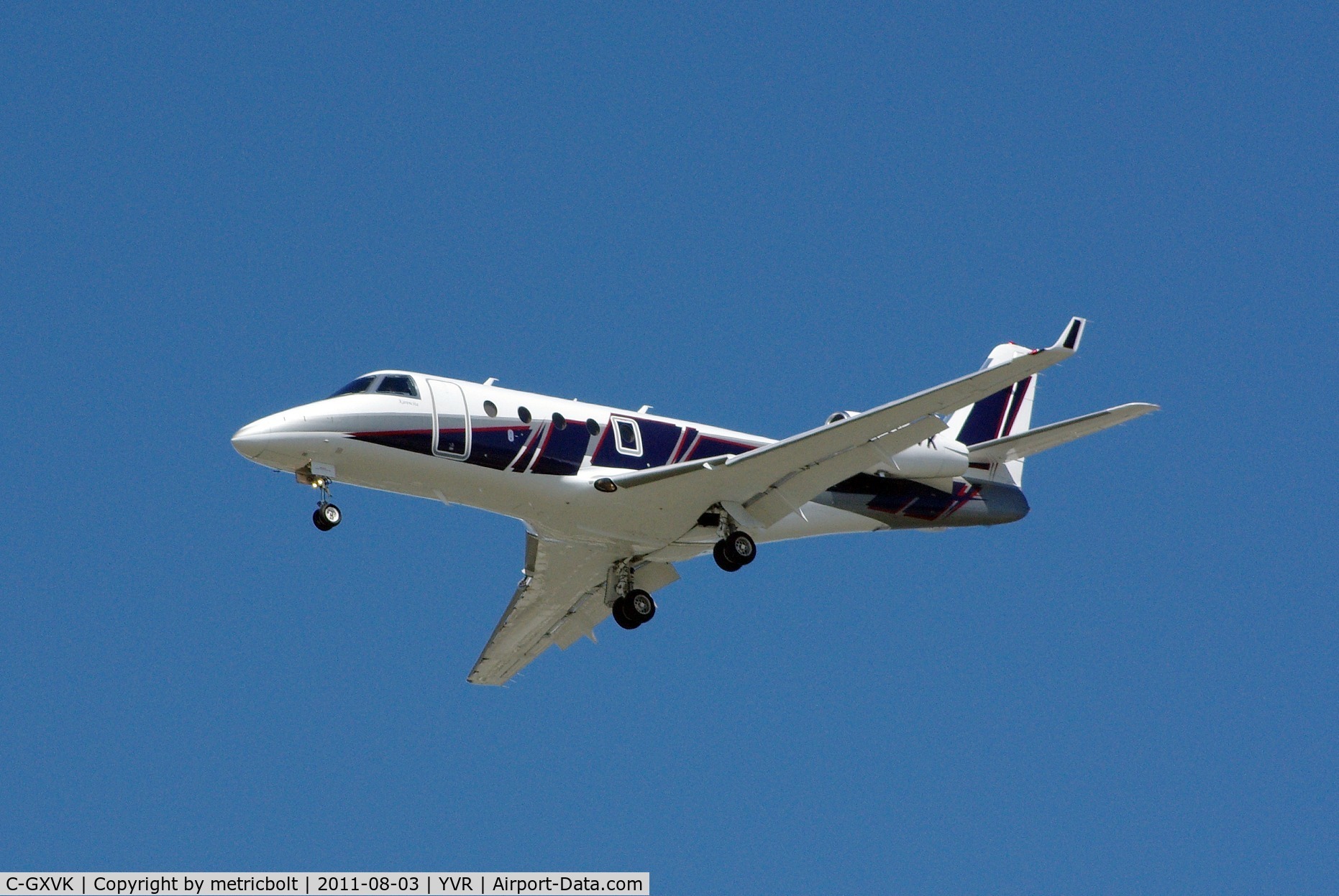 C-GXVK, 2010 Israel Aerospace Industries Gulfstream G150 C/N 283, Landing on a bright, sunny day .