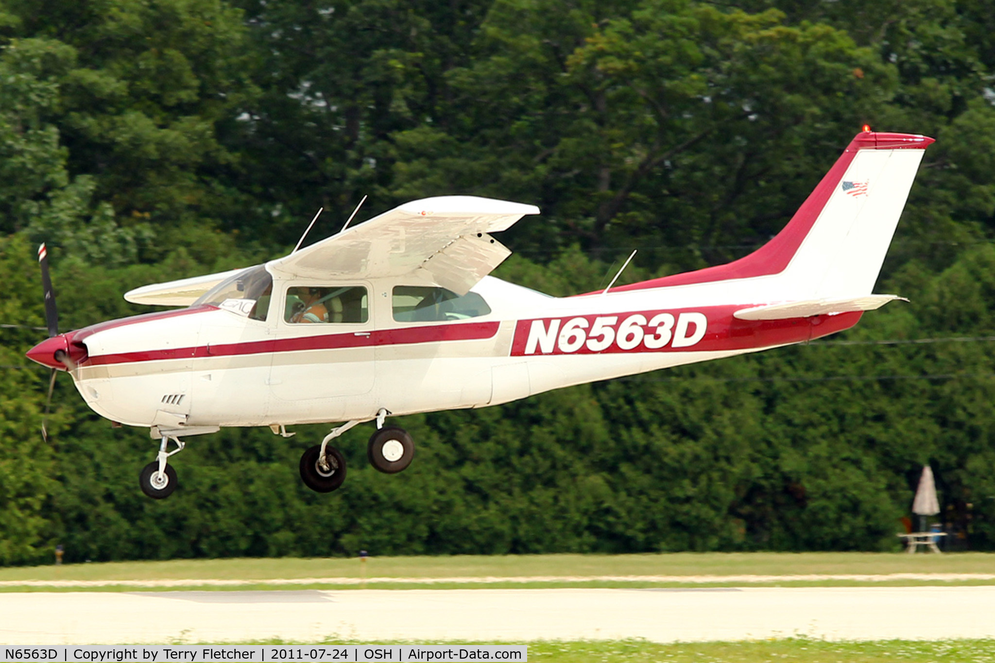N6563D, 1974 Cessna T210L Turbo Centurion C/N 21060580, 1974 Cessna T210L, c/n: 21060580 arriving at 2011 Oshkosh