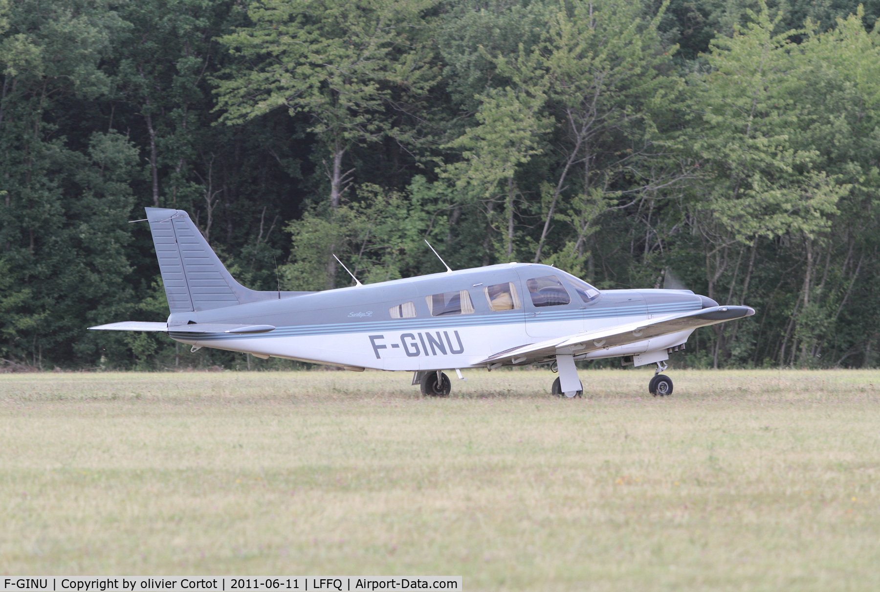 F-GINU, Piper PA-32R-301 Saratoga SP C/N 32-13035, Ferté Alais airshow 2011