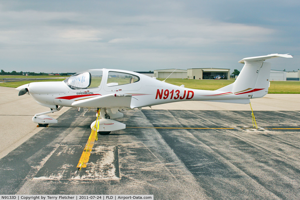 N913JD, 2001 Diamond DA-40-180 Diamond Star C/N 40068, 2001 Diamond DA 40-180 DIAMOND ST, c/n: 40068 at Fond du Lac