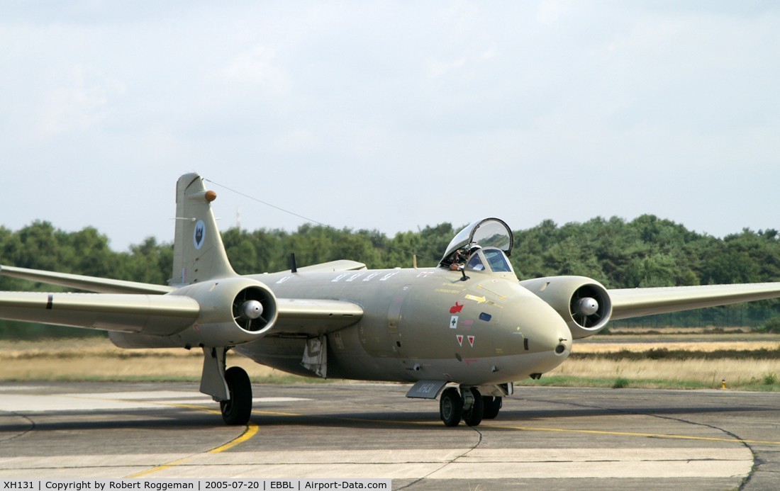 XH131, English Electric Canberra PR.9 C/N SH1721, RAF.39 Squadron.Taxiing in.