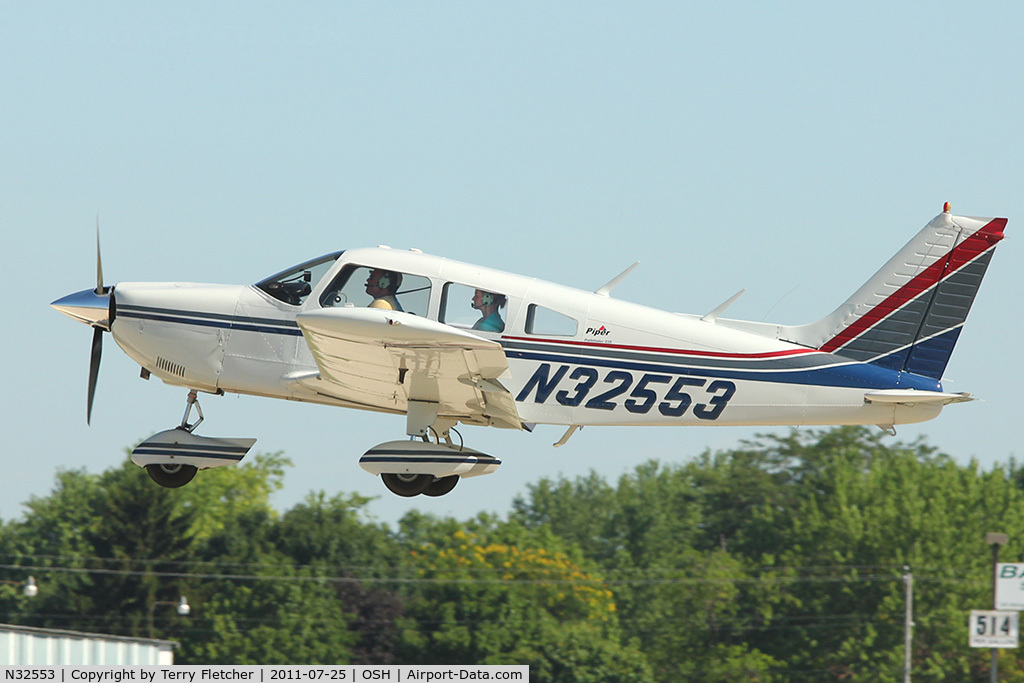 N32553, 1974 Piper PA-28-235 C/N 28-7510024, 1974 Piper PA-28-235, c/n: 28-7510024 departing Oshkosh 2011