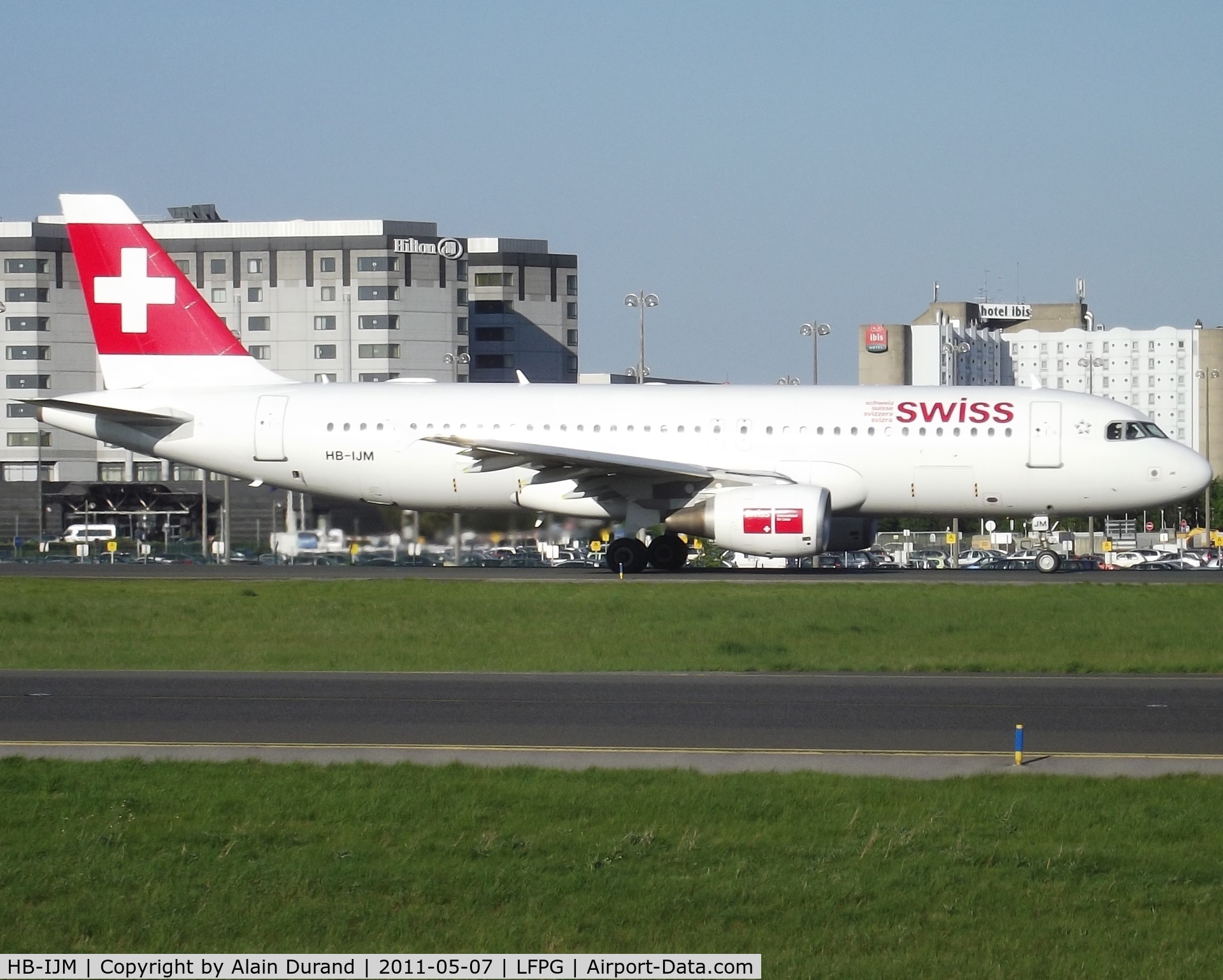 HB-IJM, 1996 Airbus A320-214 C/N 635, Heading to runway 08R as part of the return leg to ZRH