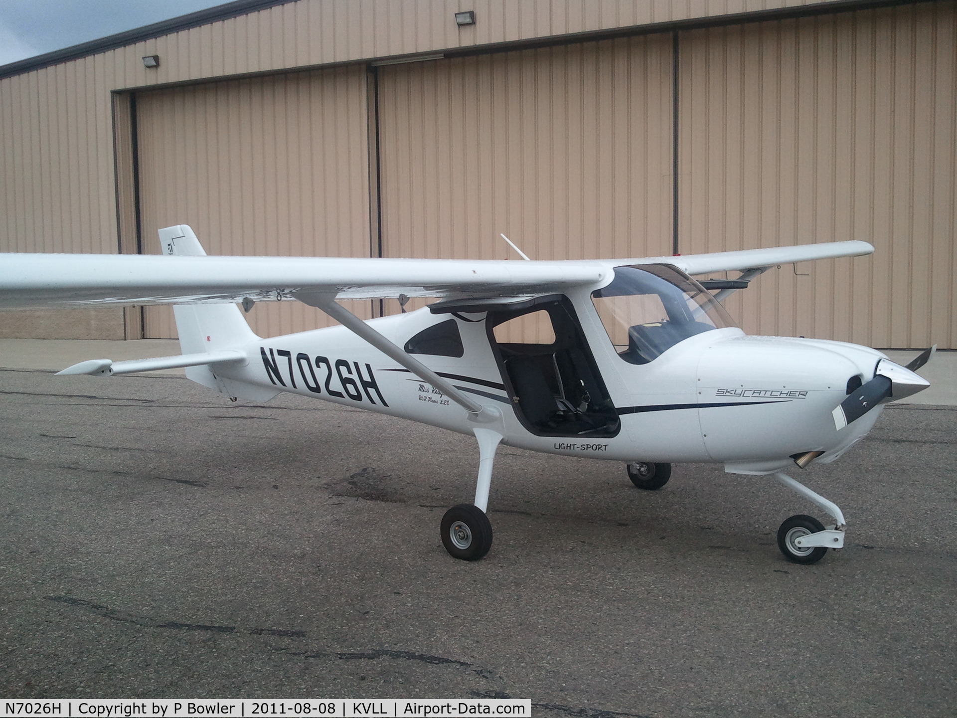 N7026H, Cessna 162 Skycatcher C/N 16200073, Cessna 162 Skycatcher at KVLL Troy, MI.