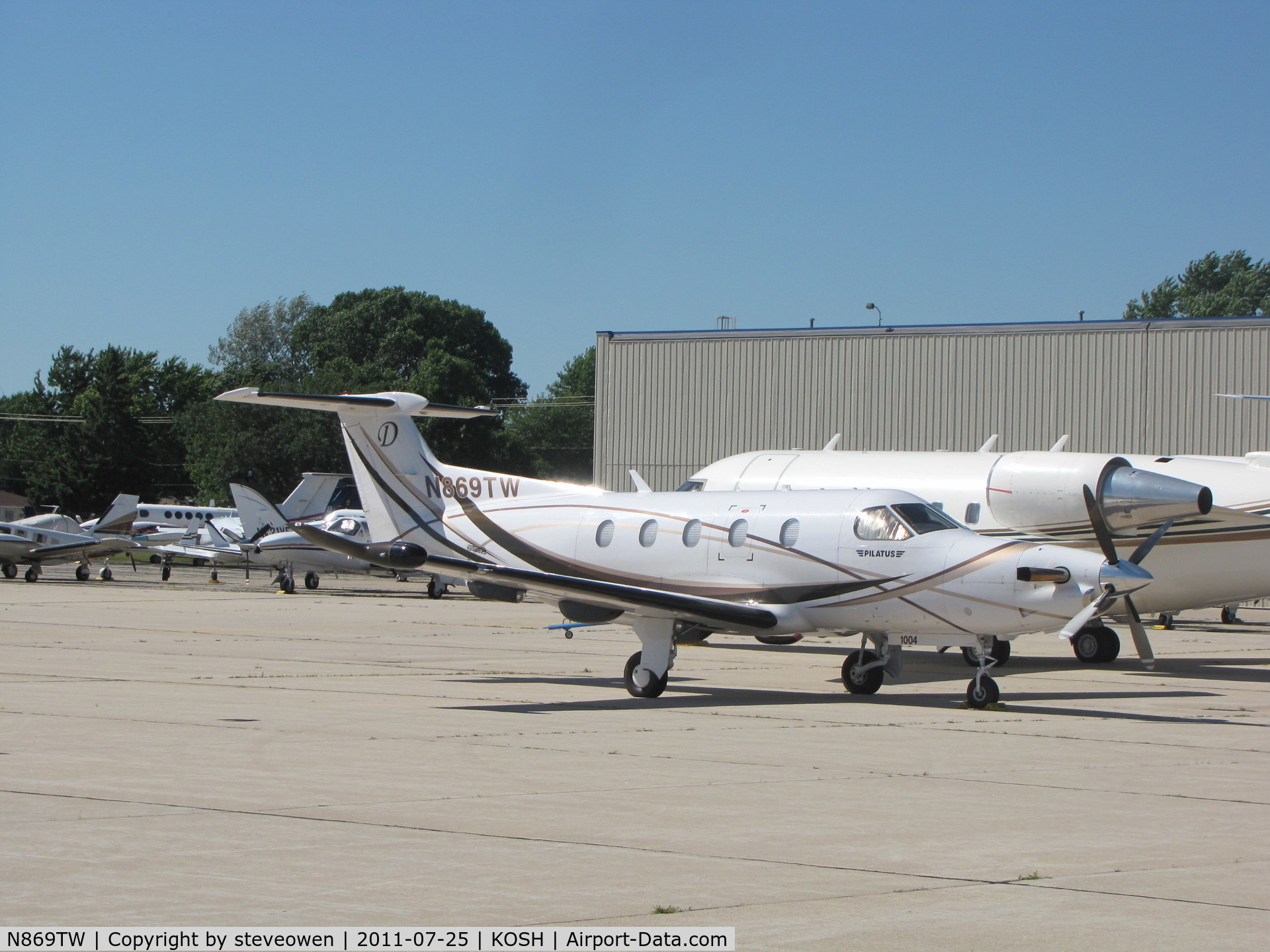 N869TW, 2008 Pilatus PC-12/47E C/N 1004, Orion FBO during EAA 2011