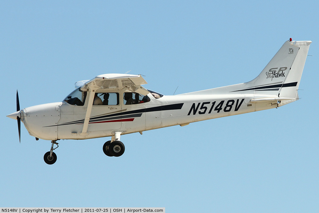 N5148V, 2002 Cessna 172S C/N 172S9025, 2002 Cessna 172S, c/n: 172S9025 arriving at 2011 Oshkosh