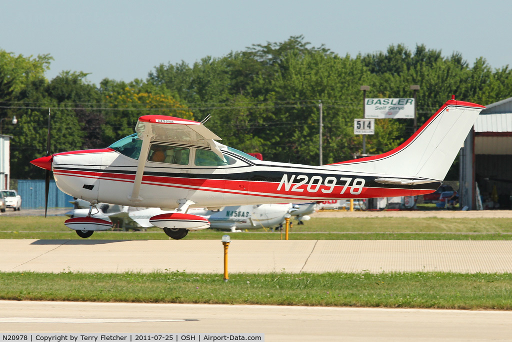 N20978, 1972 Cessna 182P Skylane C/N 18261336, 1972 Cessna 182P, c/n: 18261336 arriving at 2011 Oshkosh
